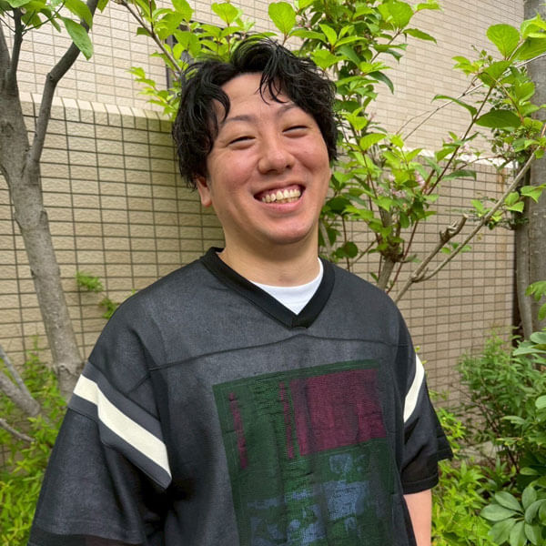 ブレスのスタッフ、安井匡隆の写真